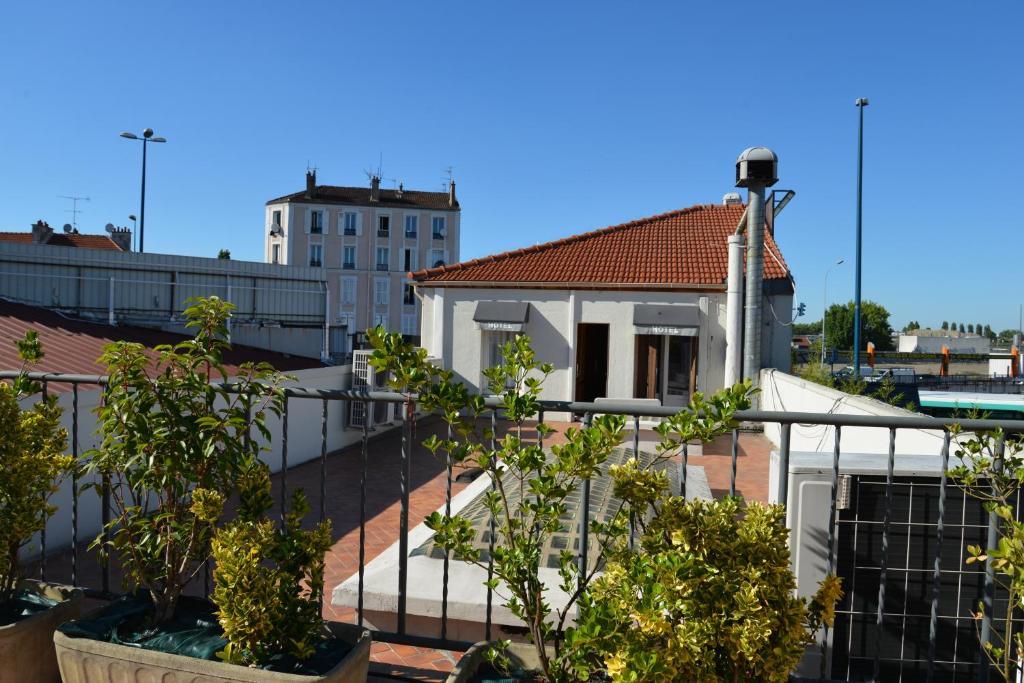 Le Cheval Noir Hotel Paris Pantin Εξωτερικό φωτογραφία