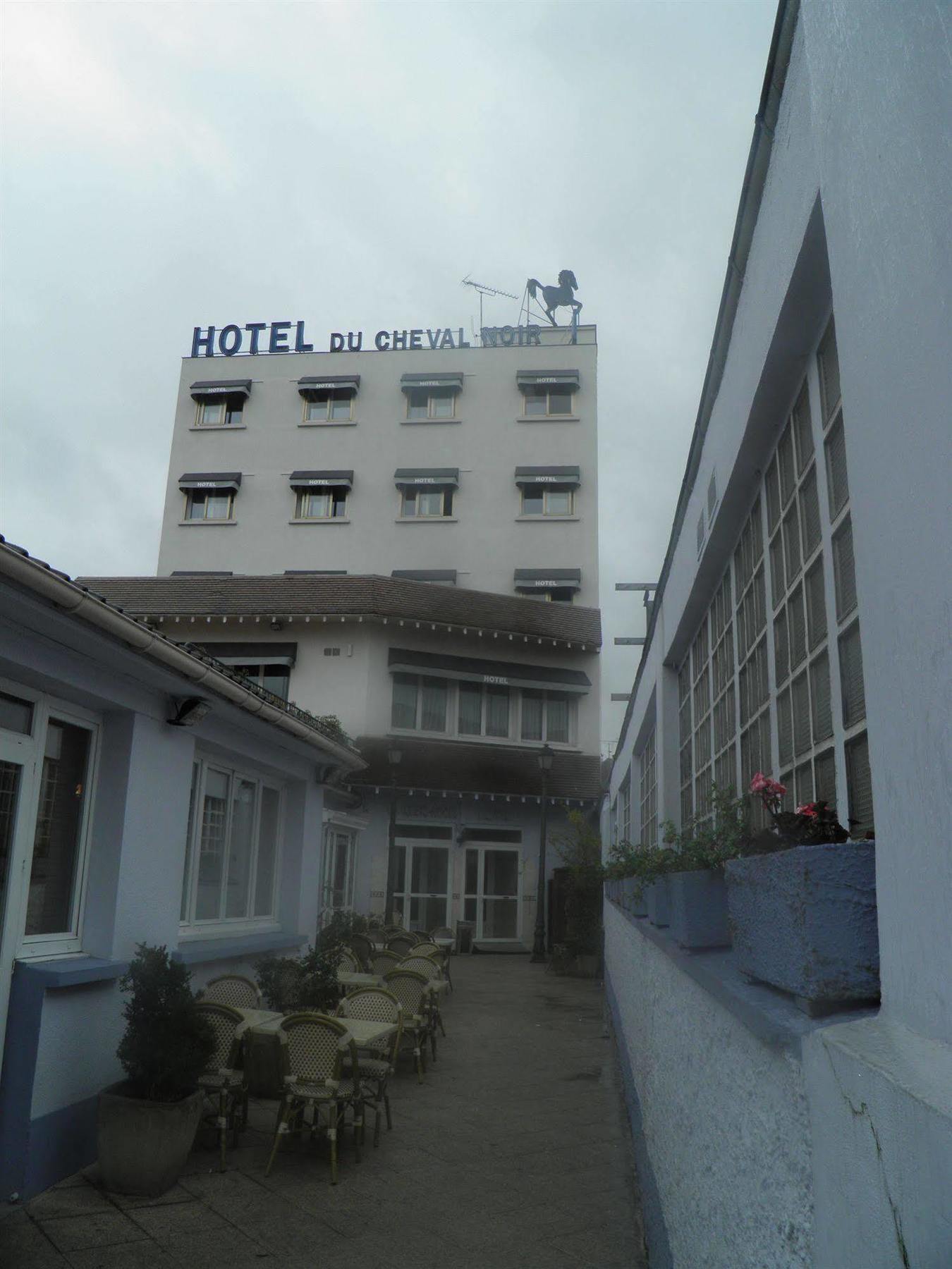 Le Cheval Noir Hotel Paris Pantin Εξωτερικό φωτογραφία